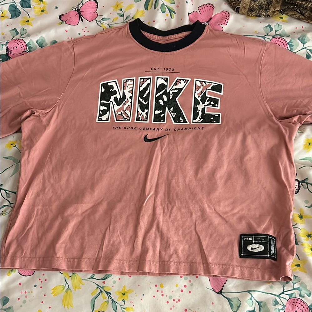 Women’s nike tshirt
